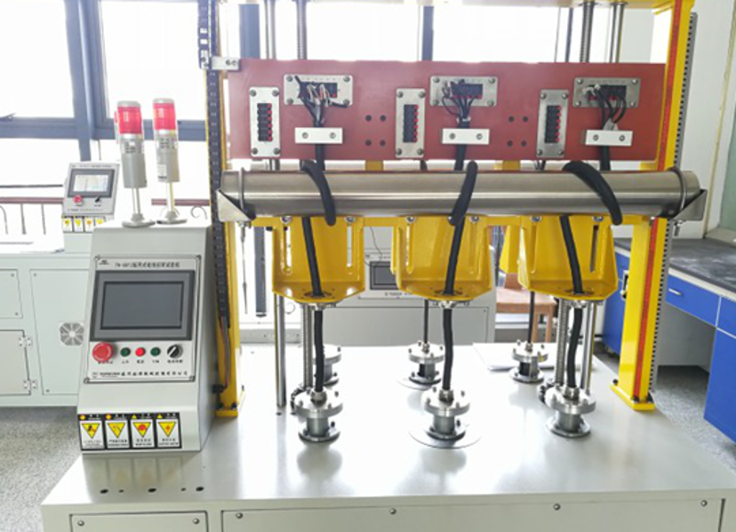 縱列式電線扭轉(zhuǎn)試驗(yàn)機(jī)